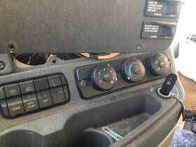 3299590 Freightliner 2081161 Cascadia 125 Temperature Control