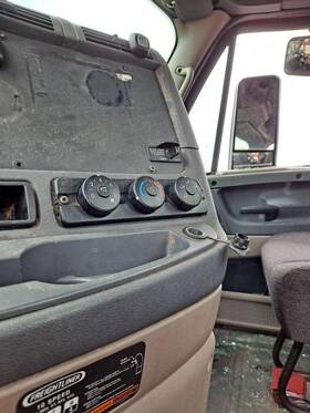 3504445 Freightliner 2266421 Cascadia 113 Temperature Control