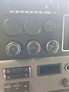 3524970 Freightliner 2284822 2020 Cascadia 126 Temperature Control