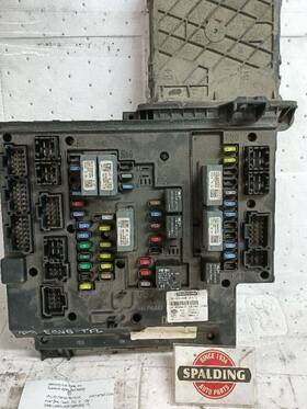A06-75981-002 Freightliner 591.flhc13 2013cascadia Fuse Box In Cab