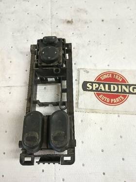 641.flhc13 Freightliner 2013 Cascadia Driver Front Door Switches