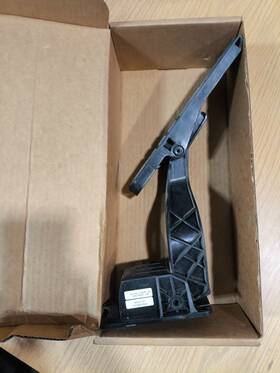 A01-33820-000 Freightliner Genuine Fuel Pedal Accelerator