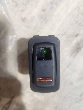Freightliner A06-86377-103 Rocker Switch 2 Position With Indicator Light