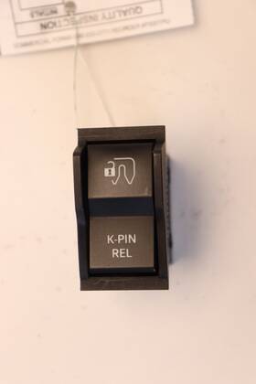 A66-01975-000 Freightliner 17-24 Cascadia 126 King Pin Release Switch Oem
