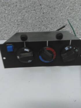 3611663 International 2362032 Replaces N/a 4700 2000 Temperature Control