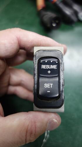 3582119c1 Navistar Resume /set- Switch