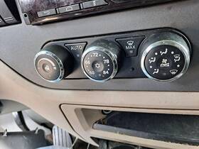 3585801 Peterbilt 2338902 579 Temperature Control