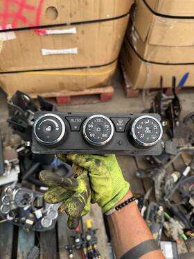 Q21-6032-2381m Peterbilt 2377868 579 Temperature Control