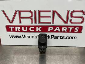 Q27-6031-1l8eef1aa1 Peterbilt Switch-trailer Aux Power