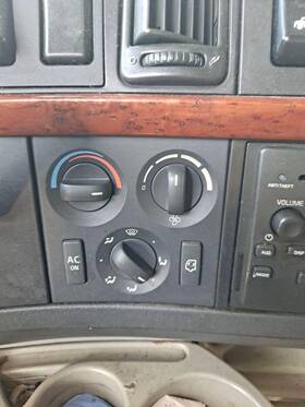 3524232 Volvo 2284188 Replaces Vnl 2008 Temperature Control Used